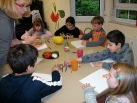Kinder zeichnen essen