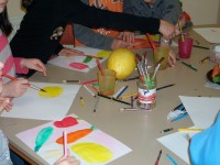 Kinder malen Früchte